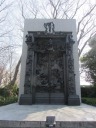 上野公園　国立西洋美術館　前庭彫刻群　ロダン作　地獄の門