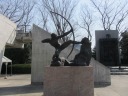 上野公園　国立西洋美術館　前庭彫刻群　ブールデル作　弓を引くヘラクレス