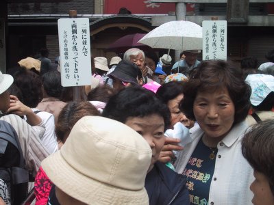 People worship at the Jizou which looks small to a left end.