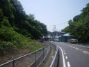 県道金沢逗子線（２０５号）　坂を下る