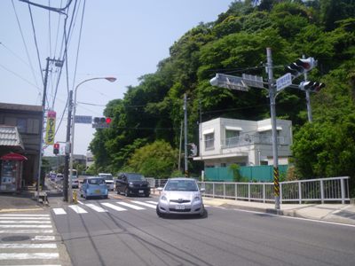 県道金沢逗子線（２０５号）　池子駐在所前交差点