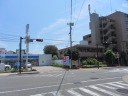 突き当りの教育センター前交差点で右折、藤沢街道（国道４６７号）に戻る