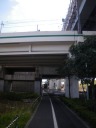 平和橋通り　千代田線、常磐線ガード下を進む