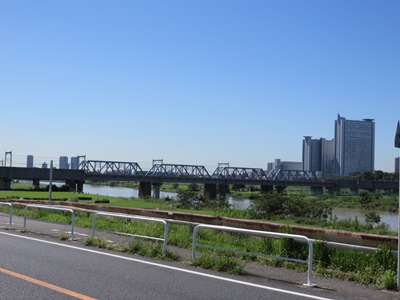 多摩堤通り　東海道新幹線、横須賀線鉄橋
