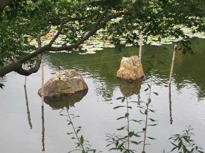 龍安寺　鏡容池　水分石