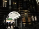 復原され、ライトアップされた東京駅丸の内中央口