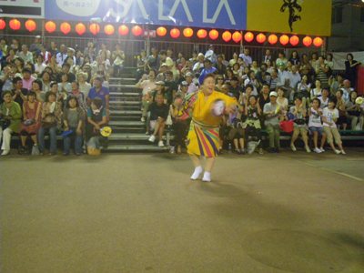 万歩計 散策点描 お盆の徳島 高松 岡山周遊h230815 17 お盆の徳島 高松 岡山周遊h230815 17 阿波踊り 南内町演舞場h230815 ゑびす連 殿様連 達粋連 演舞場風景 ゑびす連 かもめ連 徳島航空基地