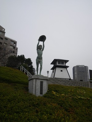 佃公園　みどりの風像、石川島灯台
