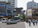  中華街東門交差点　本町通りを渡り、横浜中華街へ 