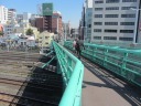鶯谷駅の左手はＪＲ跨線橋の凌雲橋