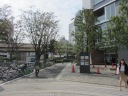 陸橋手前のヴィアイン東京大井町角で右折、三ツ又商店街へ
