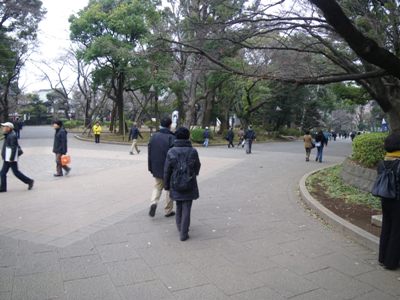 上野公園　摺鉢山古墳脇を右折