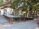富岡八幡宮　本殿下の階段を下りた所で左折、東参道へ
