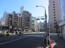 宮仲公園通り（旧癌研通り）　大塚駅北口交差点で左折