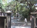 乃木大将旧邸　庭園内の坂を下り、乃木神社入口へ