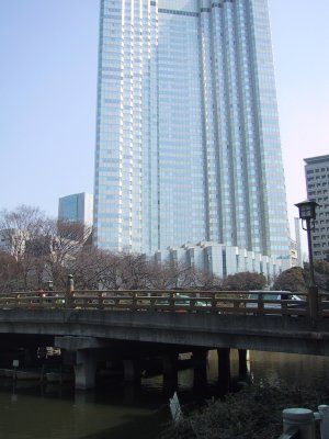 The other side of the Benkei bridge is Akasaka Prince Hotel.