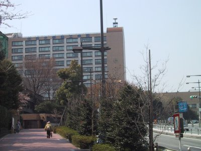 The buildings of the department of science and engineering of Chuo University rises up on Tomisaka slope.