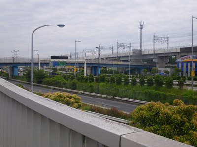 湾岸道路の歩道橋である臨海橋