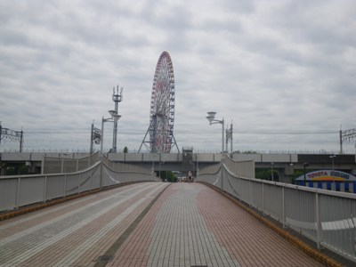 湾岸道路の歩道橋である臨海橋