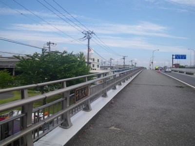 湾岸道路(国道357号) 千鳥大橋を渡る