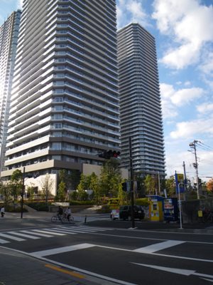 武蔵小杉駅前 リエトコート武蔵小杉前で右折