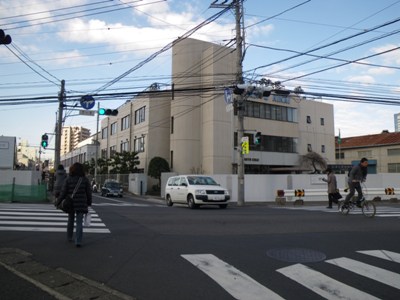 突き当たりの交差点で左折、綱島街道へ