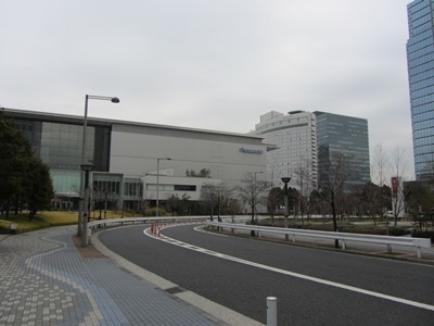 パナソニックセンター東京の中を進む