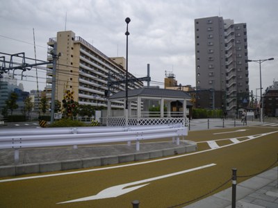 八ツ山通り 京急踏切手前で右折