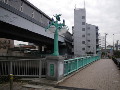 第一京浜 目黒川に架かる東海橋を渡る