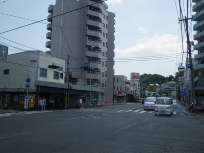 横須賀街道(国道16号) 船越町交差点