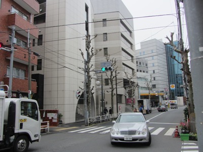 千代通り入口交差点で右折