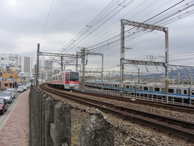 小田急・相鉄線 線路沿いに南西に進む