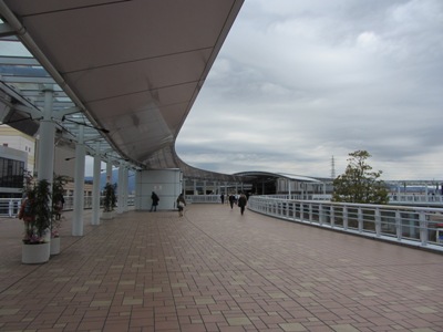 海老名駅前 ペデストリアンデッキを西進