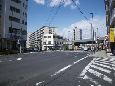 伊勢崎線線路沿いの道 日光街道(国道4号)を渡る