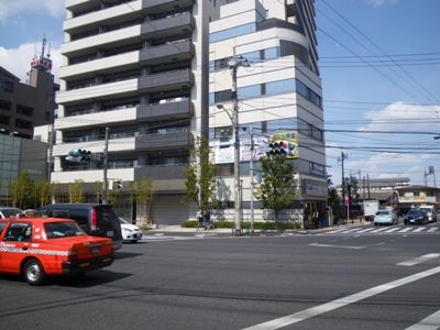 環状7号線 西新井大師前交差点で右折