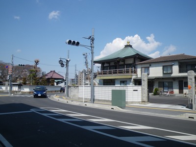 県道85号春日部久喜線 突き当たりの最勝院前交差点で右折