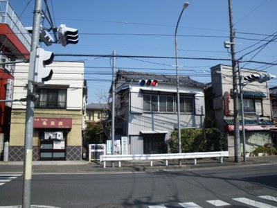 突き当たりで左折、旧川越街道へ