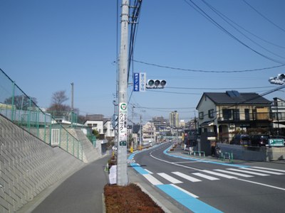 第8小学校交差点を通り北上
