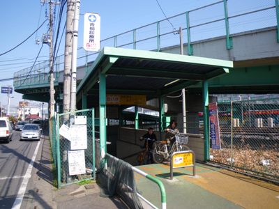 地下道で東口へ