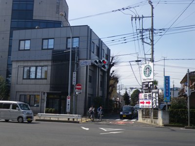 ふじみ野駅入口交差点で右折、川越街道へ