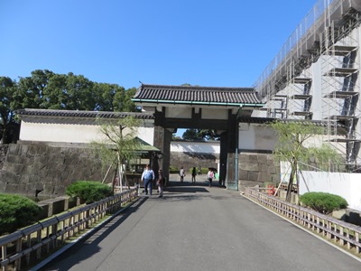 内堀通り 大手門(高麗門)