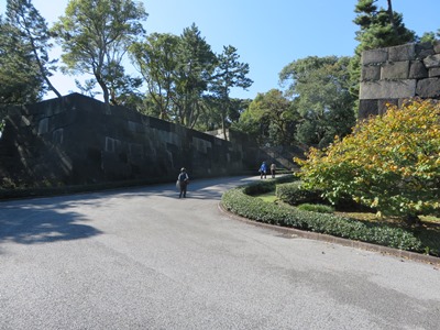 皇居 東御苑 中雀門跡への坂