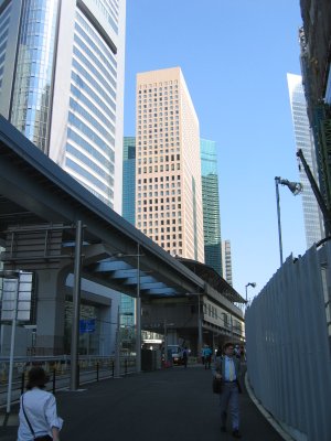 ゆりかもめ 汐留駅とシオサイト