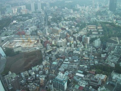 (北側) 再開発中の六本木防衛庁跡(左右のブロック)
