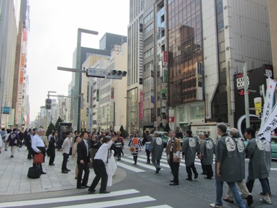 中央通り　銀座一丁目交差点　地区鳶職