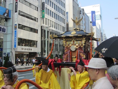 中央通り　銀座二丁目　一之宮鳳輦