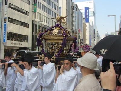 中央通り　銀座二丁目　宮神輿