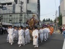 山王坂下交差点での還御風景　宮神輿