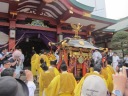 日枝神社　拝殿に還御する一之宮鳳輦
