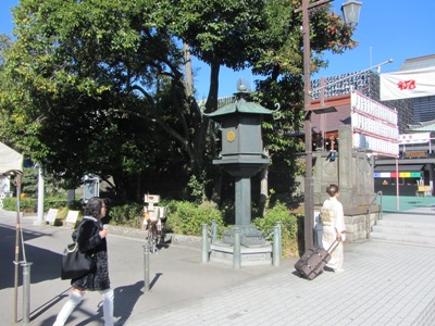 深川不動尊前で左折、深川公園へ